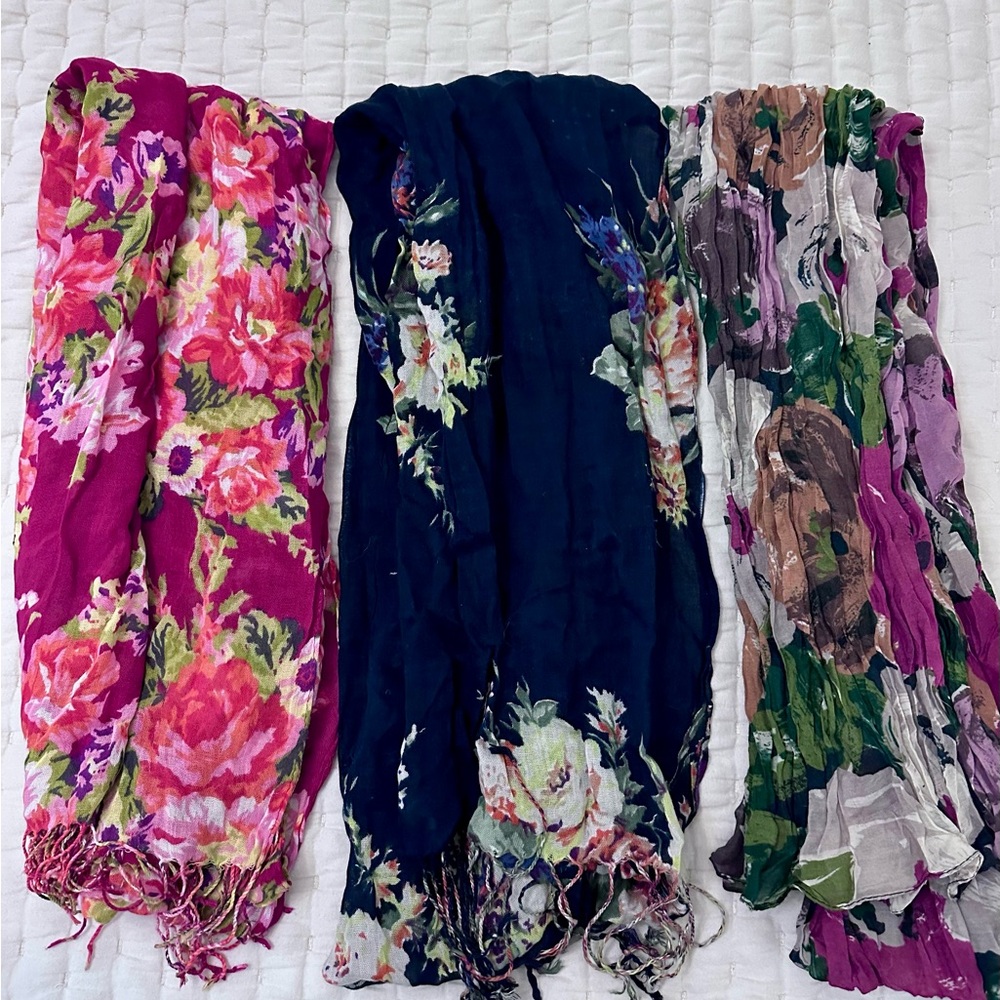 Floral Patterned Scarves Set